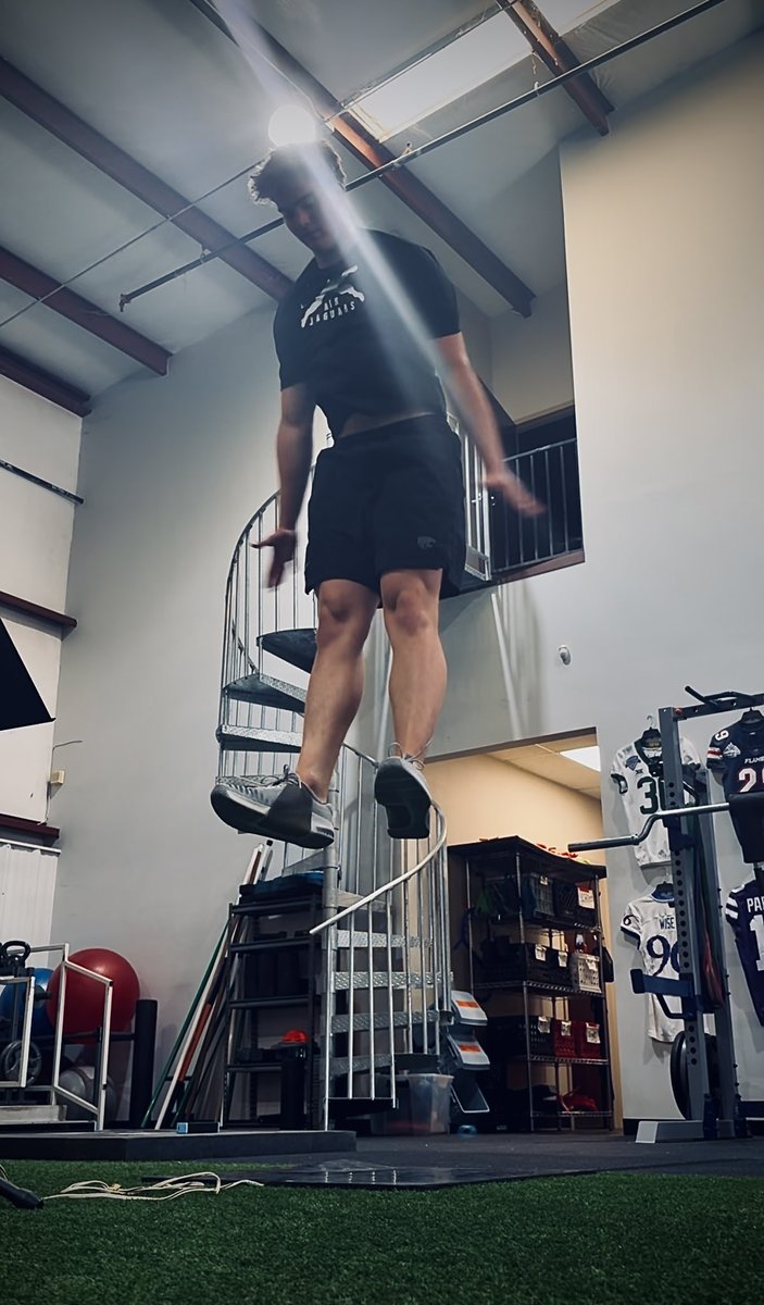 TopSpeedLLC's tweet photo. K-State TE Lawson McGraw with a new standing vertical jump PR, just shy of 37” https://t.co/EjdY4jopfD
