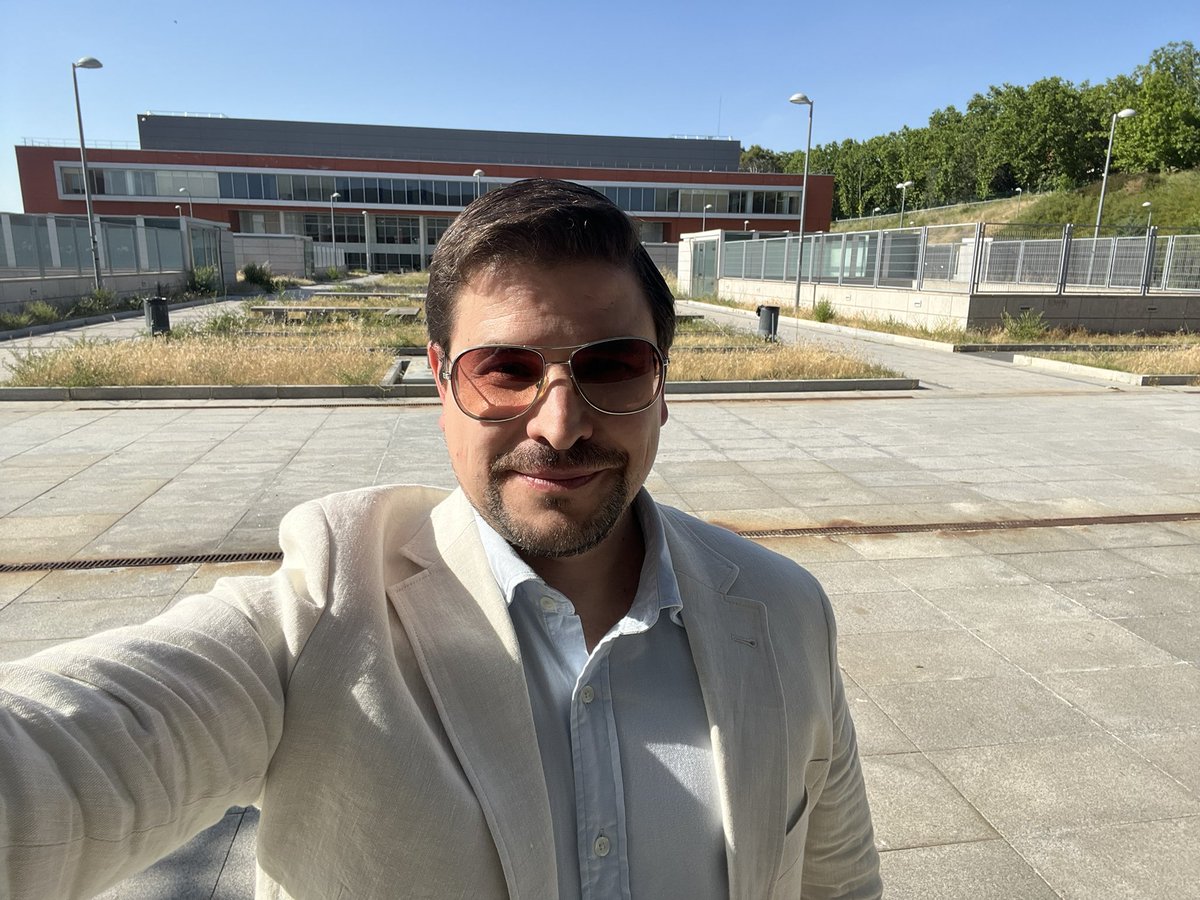 danielcrespo97's tweet photo. Jornadas de investigación doctoral en la @unicomplutense https://t.co/DvFWvX1M86