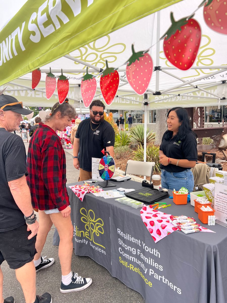 lifeline_cs's tweet photo. What a sweet Sunday at the Vista Strawberry Festival! 🍓 So great connecting with the community and sharing what Lifeline is all about. Thank you to the Vista Chamber of Commerce for a wonderful event! 💚 #VistaStrawberryFestival #LifelineCommunityServices https://t.co/i1O8UZCbUJ