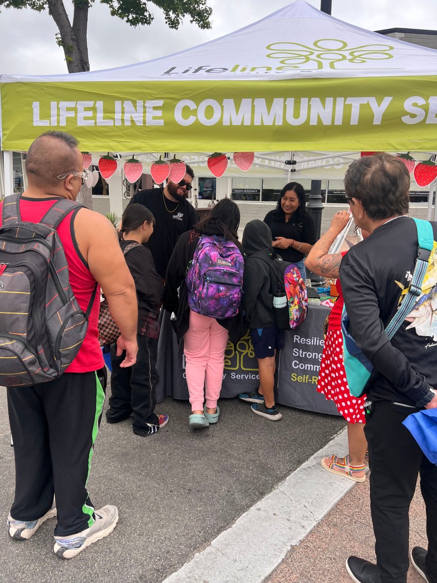lifeline_cs's tweet photo. What a sweet Sunday at the Vista Strawberry Festival! 🍓 So great connecting with the community and sharing what Lifeline is all about. Thank you to the Vista Chamber of Commerce for a wonderful event! 💚 #VistaStrawberryFestival #LifelineCommunityServices https://t.co/i1O8UZCbUJ