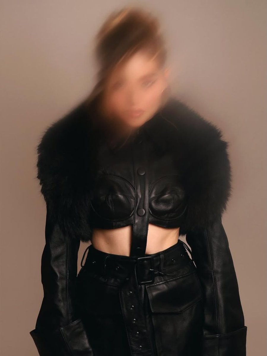 QGdoPOP's tweet photo. 🚨 Karol Sevilla acaba de lançar seu álbum de estreia “Imperfecta”. https://t.co/sqsaLDwehx