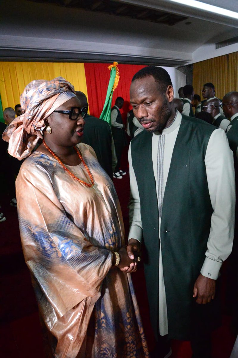 mjs_sn's tweet photo. À travers cette cérémonie symbolique, la Nation a renouvelé son soutien et sa confiance aux Lions du Sénégal, appelés à porter haut les couleurs nationales sur la scène internationale.

#mjs https://t.co/Wq43bauhrz