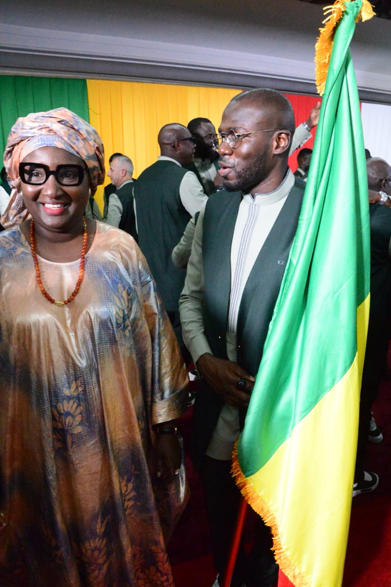 mjs_sn's tweet photo. À travers cette cérémonie symbolique, la Nation a renouvelé son soutien et sa confiance aux Lions du Sénégal, appelés à porter haut les couleurs nationales sur la scène internationale.

#mjs https://t.co/Wq43bauhrz