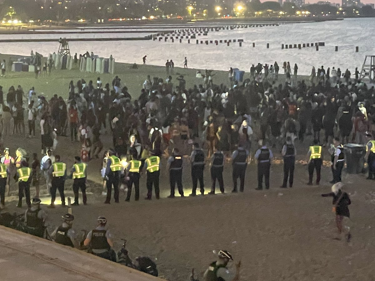 TheRealTomKoko's tweet photo. Chicago last night on Memorial Day in front of my work. We closed early &amp; couldn’t leave cuz of this Sh**. Got to my car &amp; one of them was trying to break in. Ran off when I set the alarm. They were in cop’s faces yelling. I ❤️ my @Chicago_Police Thank you for all you do! https://t.co/7vfXB9N6gA