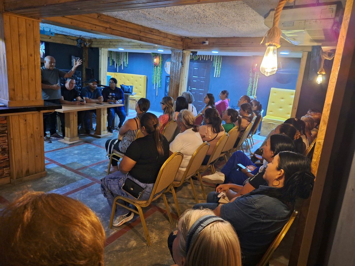 ad_nvaesparta's tweet photo. ¡El futuro de Tubores se construye con educación y compromiso!🇻🇪✏️

Con la convicción de que la educación es la base de la libertad, el Comité Ejecutivo Municipal de Acción Democrática Tubores en Resistencia juramentó al Buró de Educación.

¡ADelante por el futuro Venezuela! https://t.co/TxN8mhPDar