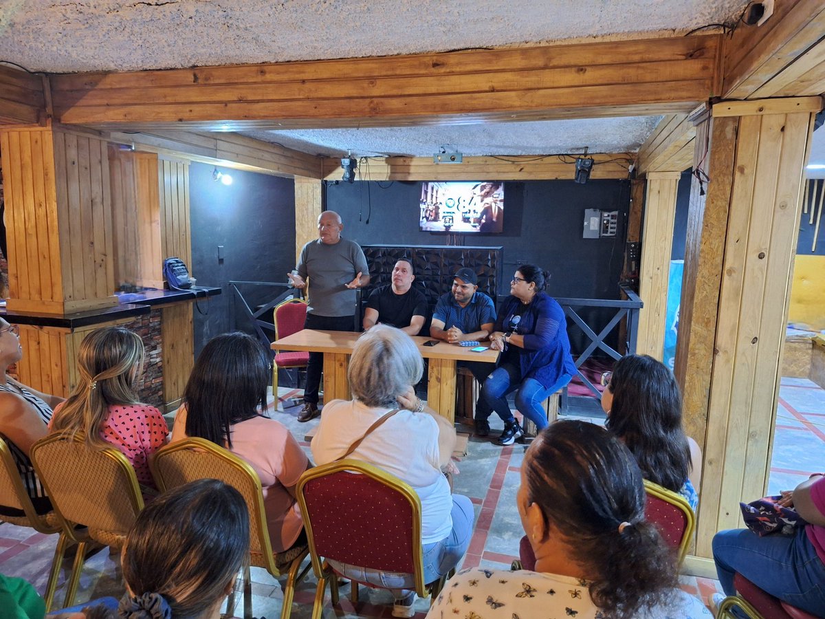 ad_nvaesparta's tweet photo. ¡El futuro de Tubores se construye con educación y compromiso!🇻🇪✏️

Con la convicción de que la educación es la base de la libertad, el Comité Ejecutivo Municipal de Acción Democrática Tubores en Resistencia juramentó al Buró de Educación.

¡ADelante por el futuro Venezuela! https://t.co/TxN8mhPDar