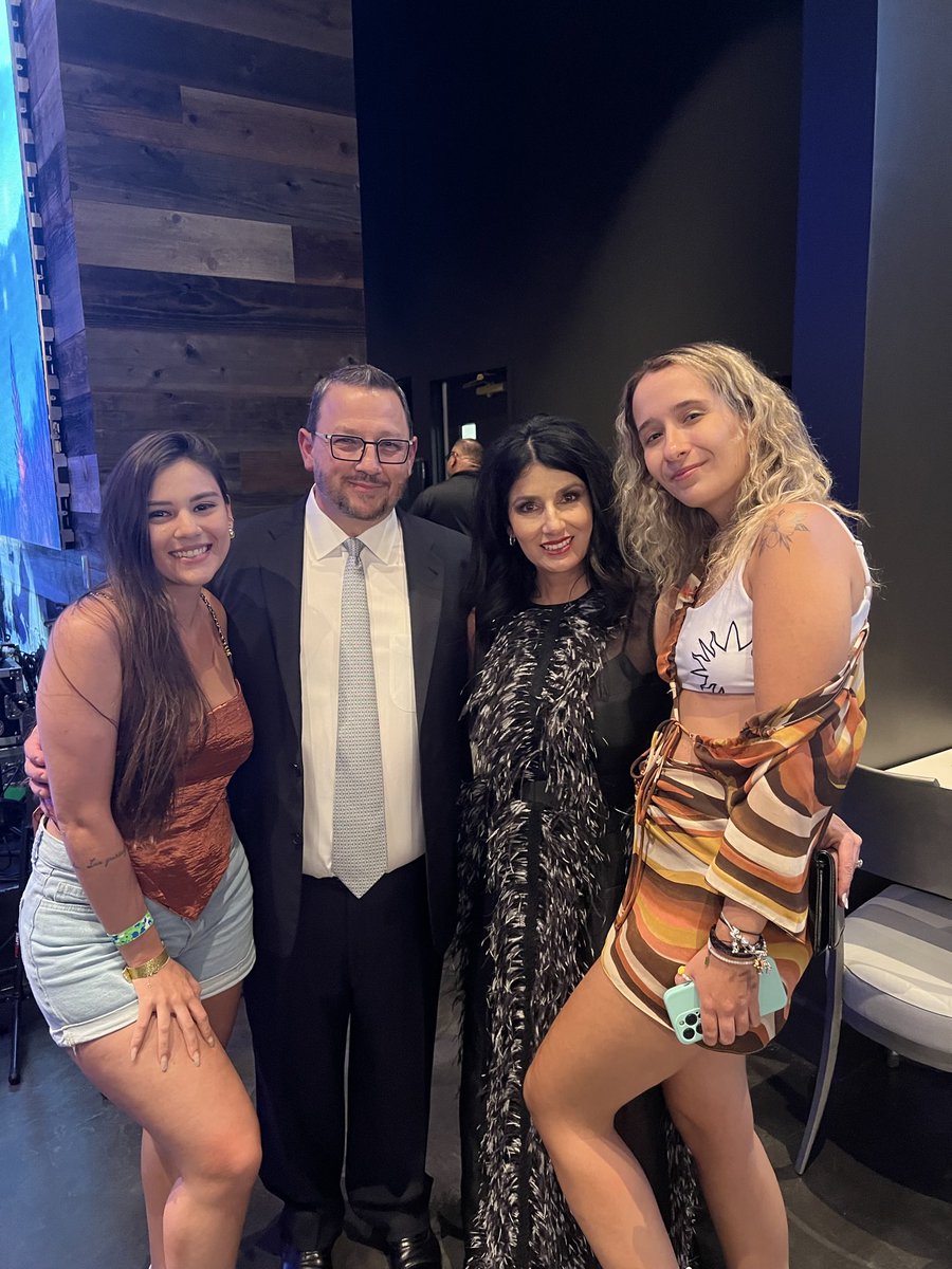 LauraaM_'s tweet photo. só memórias boas. E que honra ter participado de um evento tão especial e exclusivo como essa inauguração, das maiores alegrias de toda a vida ❤️🥺 like the first time 🙏 https://t.co/FzFcJKx2Vb