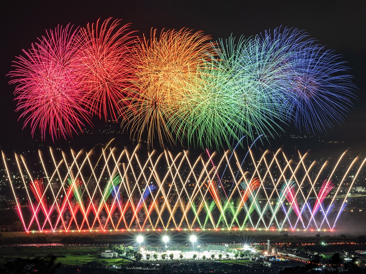 orion_ski's tweet photo. 山梨県内最大規模！約2万発「神明の花火」
江戸時代は日本三大花火と称された伝統の輝き。特等席で眺める圧巻の2尺玉🎆
市川三郷町ふるさと夏まつり 神明の花火「有料観覧イス席」付！バスツアー✨

🚍8月7日出発：https://t.co/JVcbcaidoa

#旅行会社
#オリオンツアー https://t.co/y2ByVPetbd