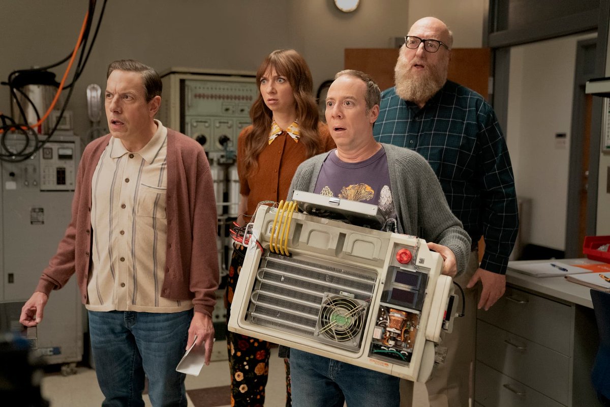 Televisivamente's tweet photo. Stuart no logra salvar el universo: HBO Max apuesta por el caos multiversal con el personaje más improbable de TBBT https://t.co/1l05mi4aBj https://t.co/eULI4Qg1Qq