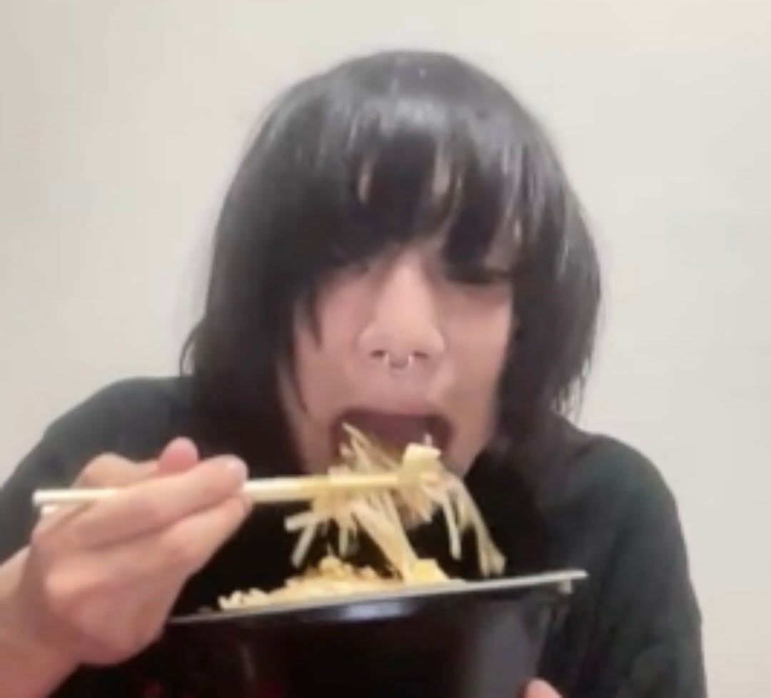 HiroKunDaily's tweet photo. Hello Hiro nation! I hope you all have eaten well today!! (◕‿◕)♡♡ https://t.co/DnzNpgMxyP