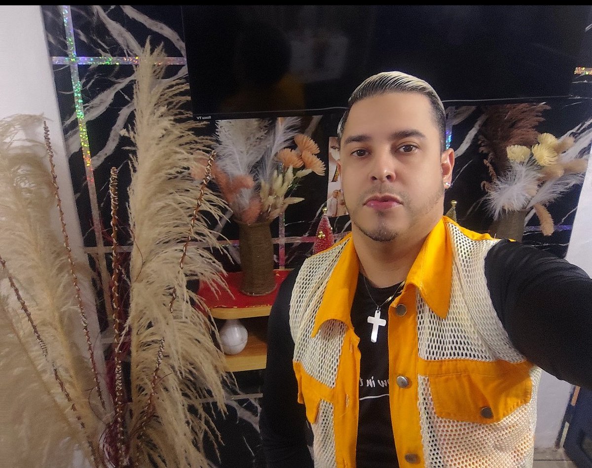 fortius1986's tweet photo. Amarillo es lo q luce #chamo #venezolano #vida https://t.co/ZbGxYkoFyq