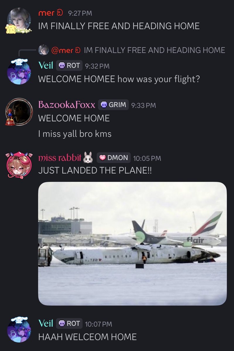 WildCardzVT's tweet photo. i think i did a great job flying back home from momocon
- ♦️

(22 dead. 14 injured.) https://t.co/n5UlWPadv6