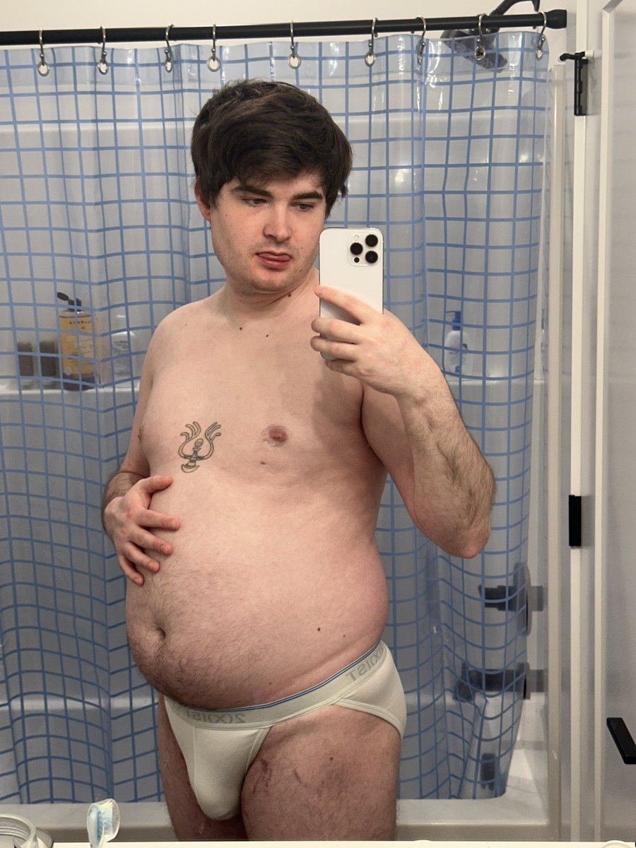 twinkectomy's tweet photo. Loving all 220lbs of me while still wanting so much more 🥴 https://t.co/Uil9lbs1SR