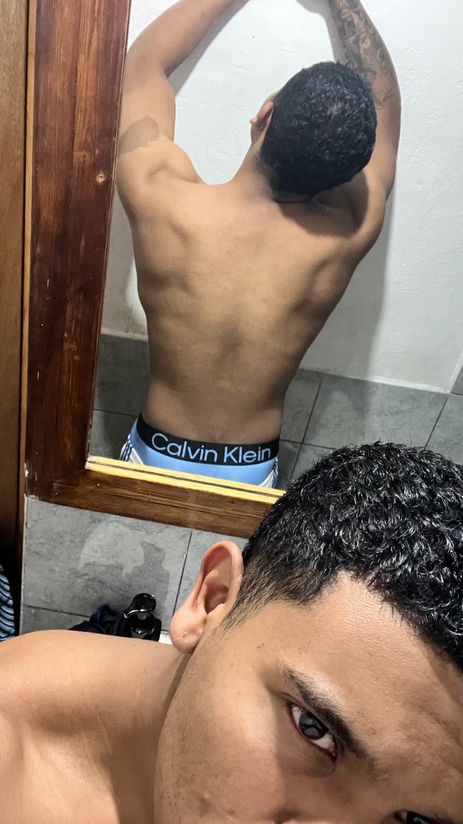Euyehik's tweet photo. ¿Será hora de cortarme el pelo o lo dejo así? 👀

@Medellingrindr1 
@medellingei https://t.co/M7NNnXF9u8