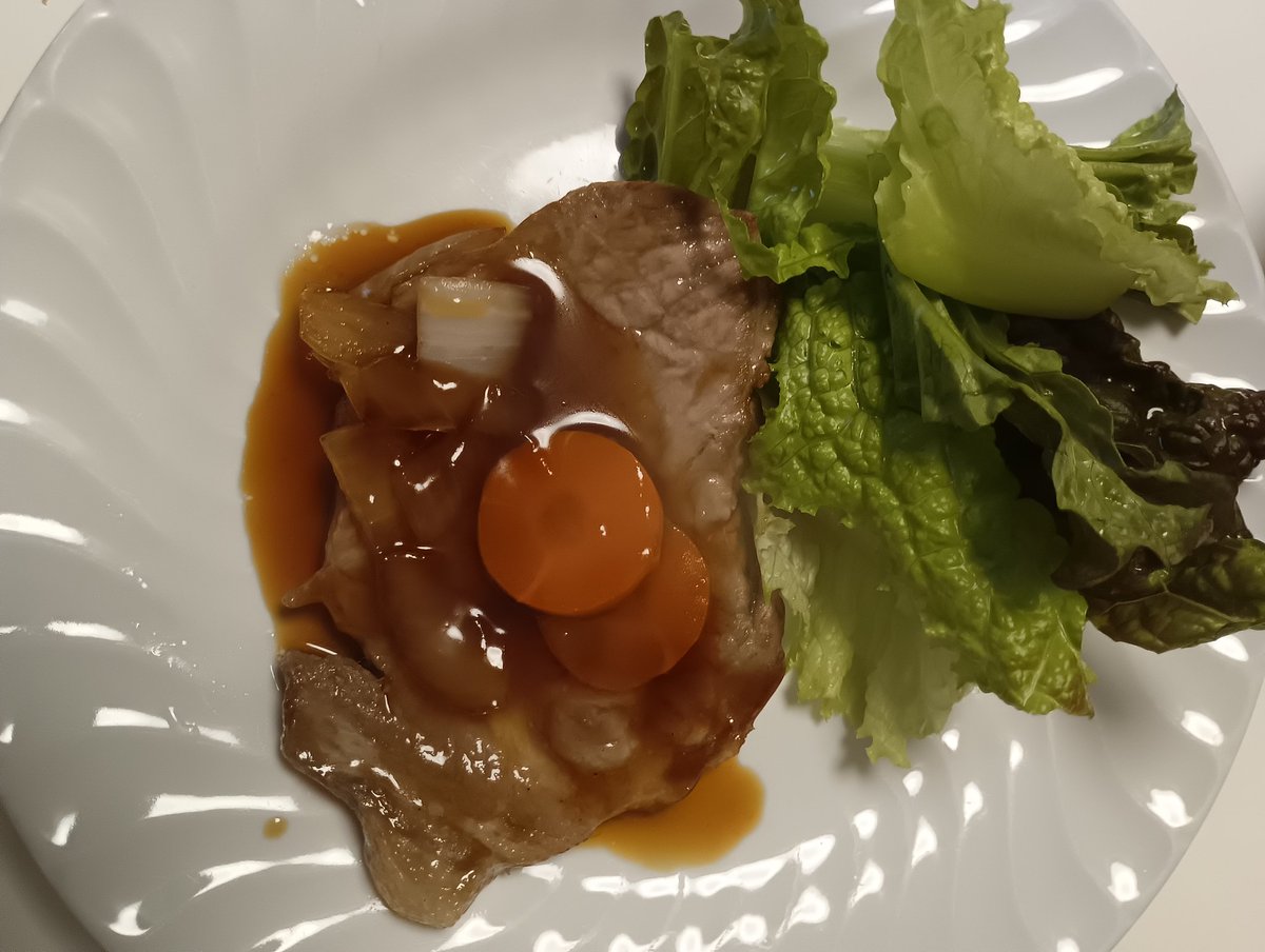 miwan_0's tweet photo. 酢豚風ステーキ
味噌汁風スープ
じゃが芋の塩茹で
サーモンアマニ油ドレ
小松菜＆ハムソテー
椎茸チーズ焼き
スイカ https://t.co/BZjAqw0lVC