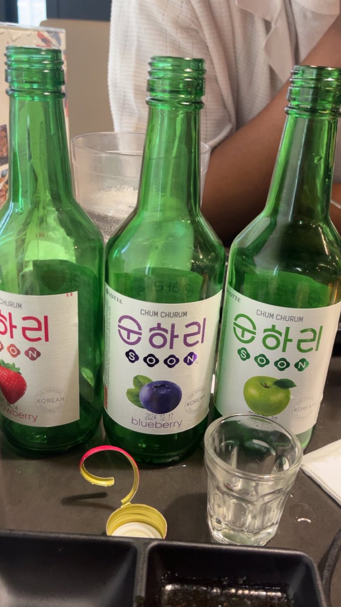 DaRealVento's tweet photo. never drinking again 😭 https://t.co/4qQS58I1jT
