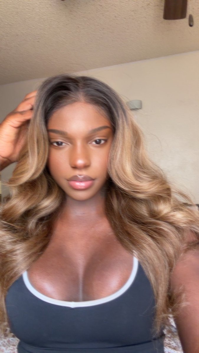bronzebarbie2's tweet photo. Show and Tell 🥰 ur turn 😘 https://t.co/XTvKn2DHX2