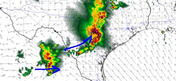 dosen03's tweet photo. 8:00pm: first wave of storms is a northern trend from our area; second wave to observe below if storm holds in the overnight hours; stay weather alert! #laredo #laredotx #webbcounty https://t.co/bx5xwD9VoK