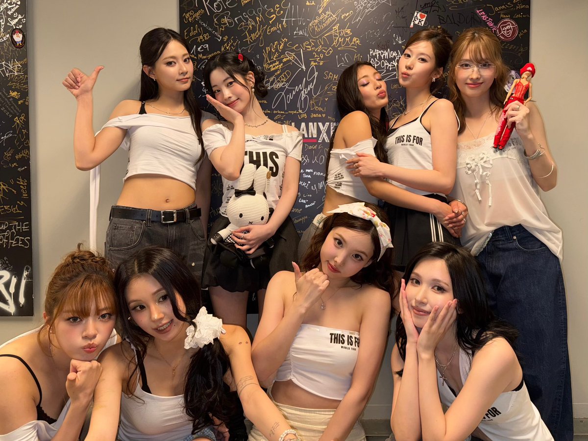 TWICE tweet media