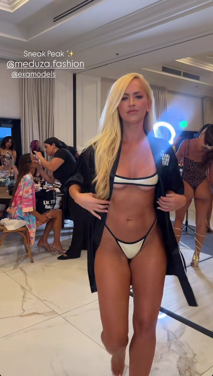 BabesnWrasslin's tweet photo. Former WWE Superstar Summer Rae https://t.co/2e2Nk941fh