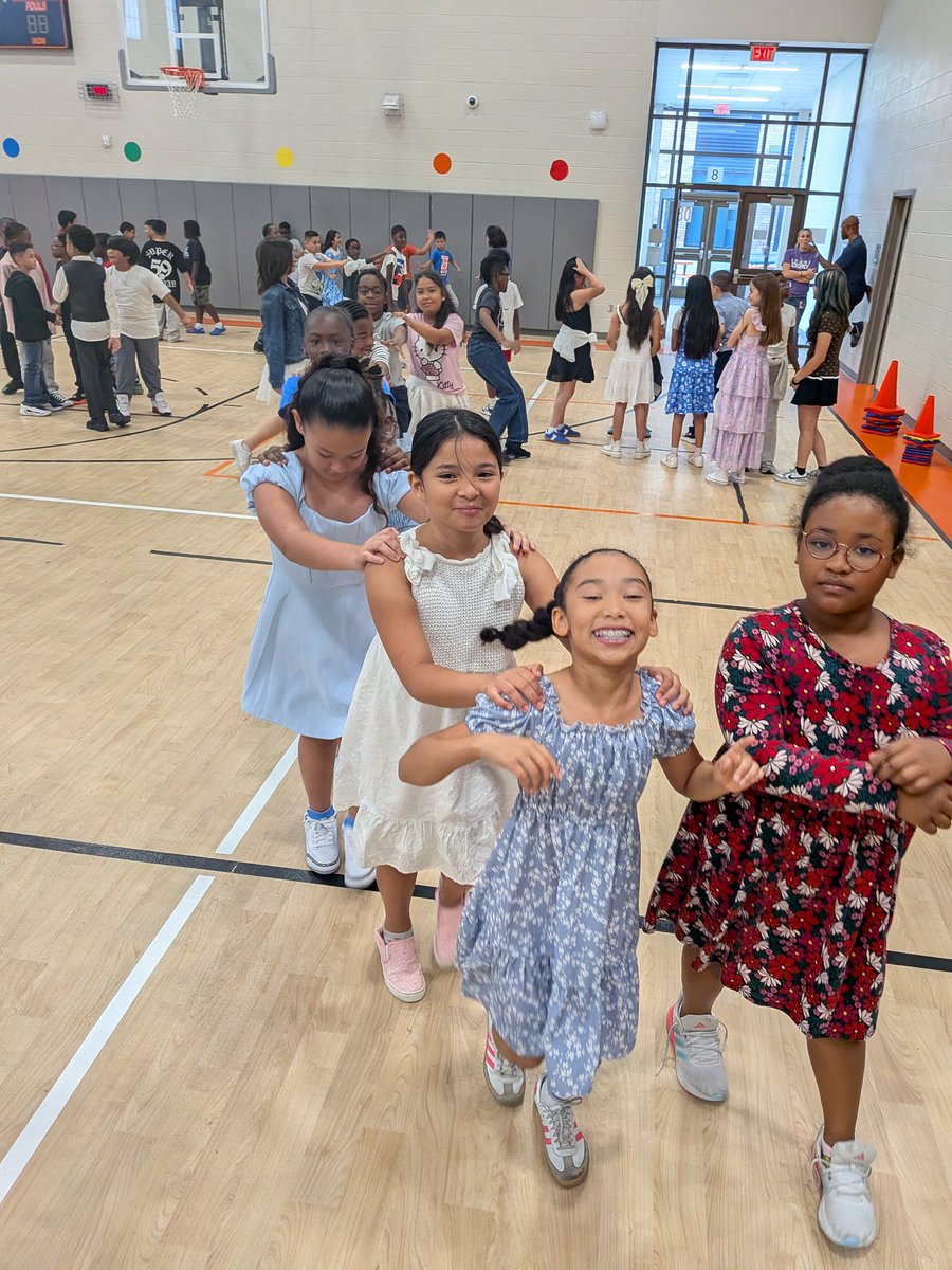 MissJ_ACE's tweet photo. Our 4th Annual 4th Grade #Sneakerball was a fantastic success! The students definitely had a ball! Thank you @RReniekaw for creating the flyer, setting up the decor and the playlist!!! 💙🧡💙
#FantasticFourth  @MHodges_ACE @HumbleISD_ACE https://t.co/fKYQX2szKz