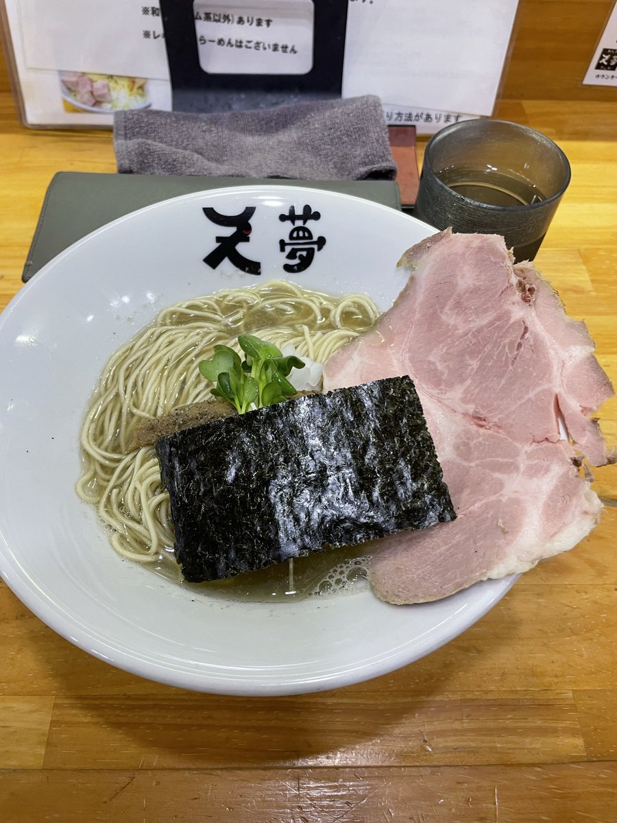 なせ tweet media