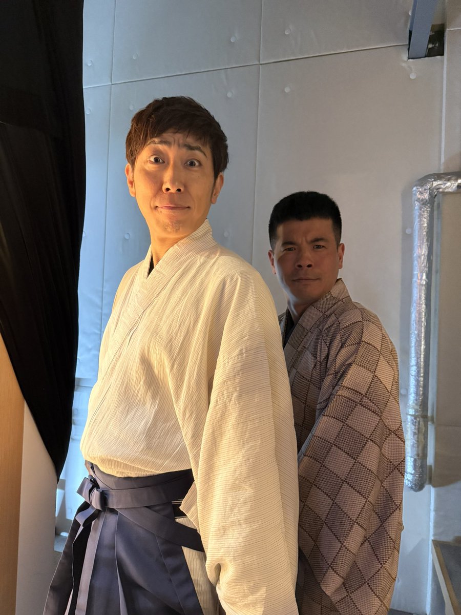 murakugo's tweet photo. 親戚のサンゴィが写ってる…
三四郎兄さんを引き立てている🤣
エライ👏

喜楽館awardファイナリスト、
桂三四郎主任興行！！

始まっております✨
ぜひ喜楽館お昼席へ〜 https://t.co/PfobBz5GG8