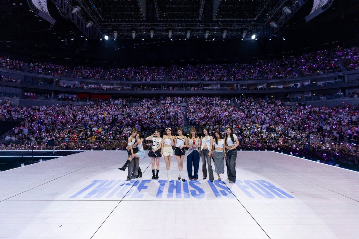 TWICE tweet media