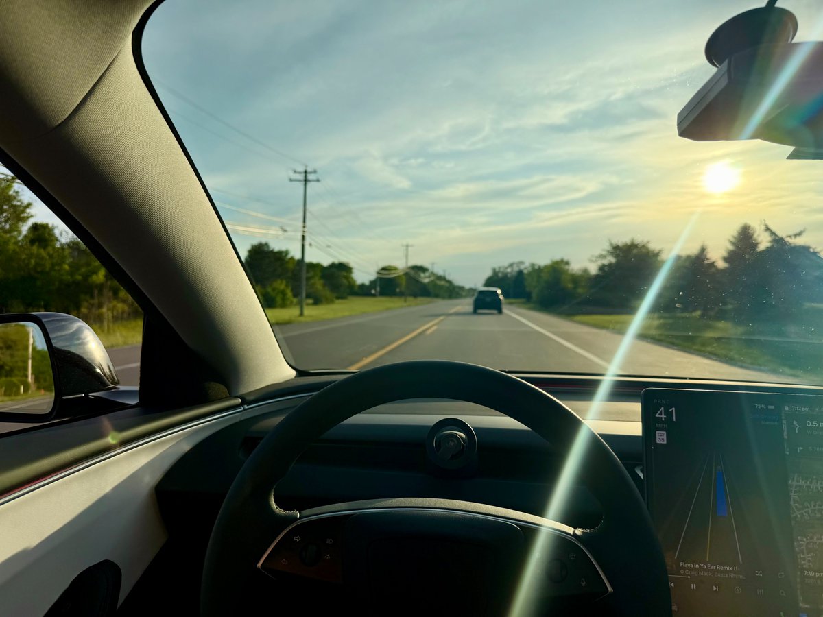 TSak70's tweet photo. First summer with my @tesla - 81º, windows down, radio CRANKED and FSD engaged is a complete vibe that can't be described, only experienced.  ❤️⚡️ https://t.co/FhudAuPSKD