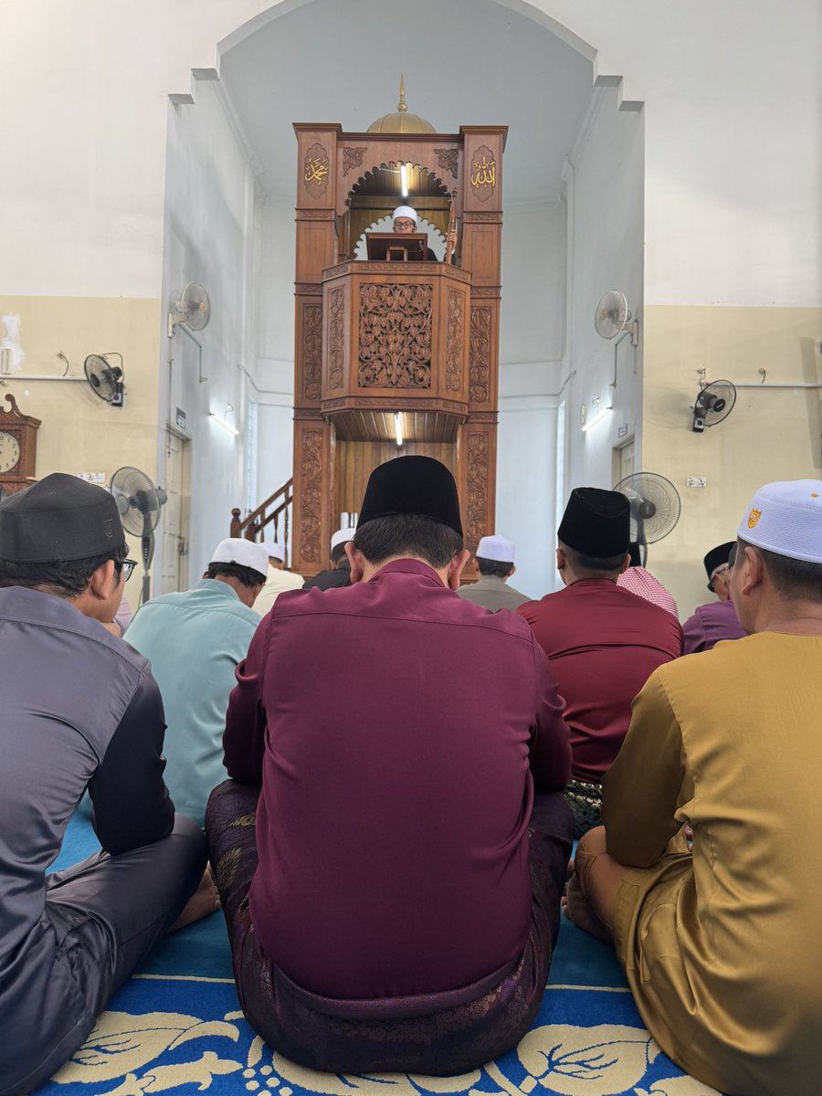 asyrafgk's tweet photo. Nasib baik baru khutbah. Sempat solat raya https://t.co/Dzh0nPYcKy