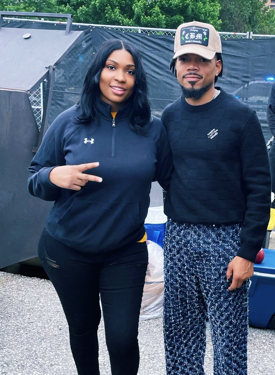 RellRockMusic's tweet photo. Newport News with king @chancetherapper ✊🏾✨ https://t.co/iovBiy34eX