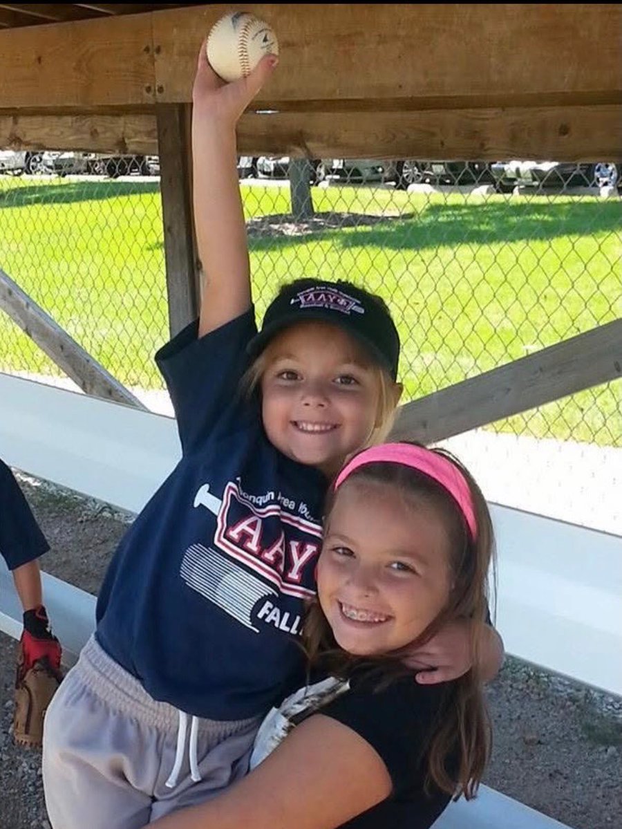 Talia2027's tweet photo. LETS GO POINTERS! 💛💜 @CTWPremierDD @uwsp_softball @UWSPCoachRyan https://t.co/5qmZ5T1vXw