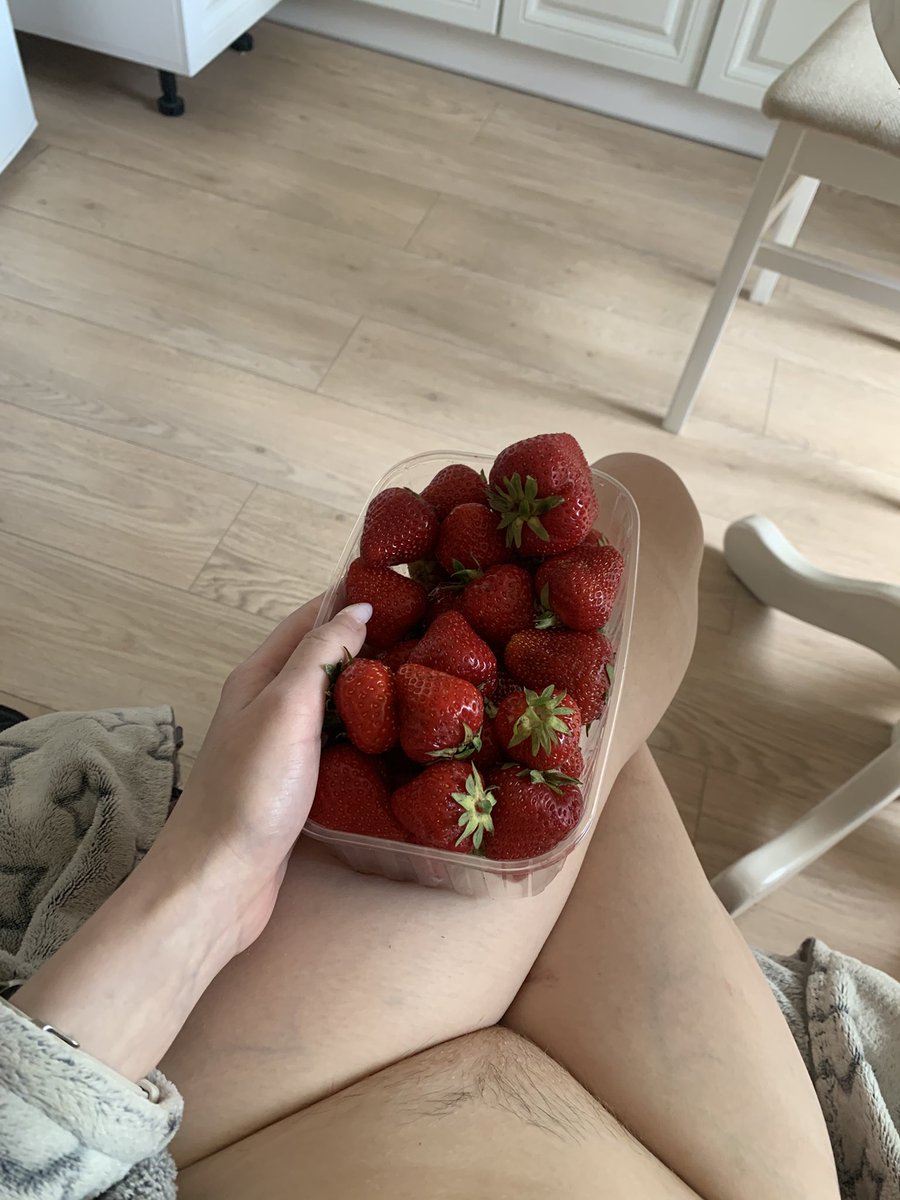 itsdiana24's tweet photo. A little sugar, a little temptation 🍓🔥
Should I post more like this? 😏

https://t.co/19eibFgEgD - Free

https://t.co/C8kaO5hR13 - VIP

#explore #fyp #summermood #strawberrygirl #hot #selfiequeen #americanvibes #glowup #beauty #photo #trend #socialmedia https://t.co/knhYIEwzYP