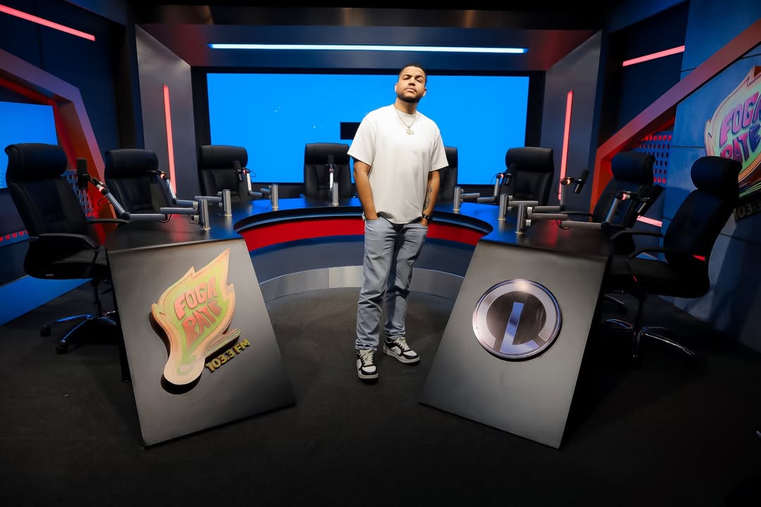 HernaRichard's tweet photo. Luinny Corporán inaugura estudios de Fogaraté 103.3 FM junto a RCC Media https://t.co/qXnaeN72mB https://t.co/dOtu2PclP9
