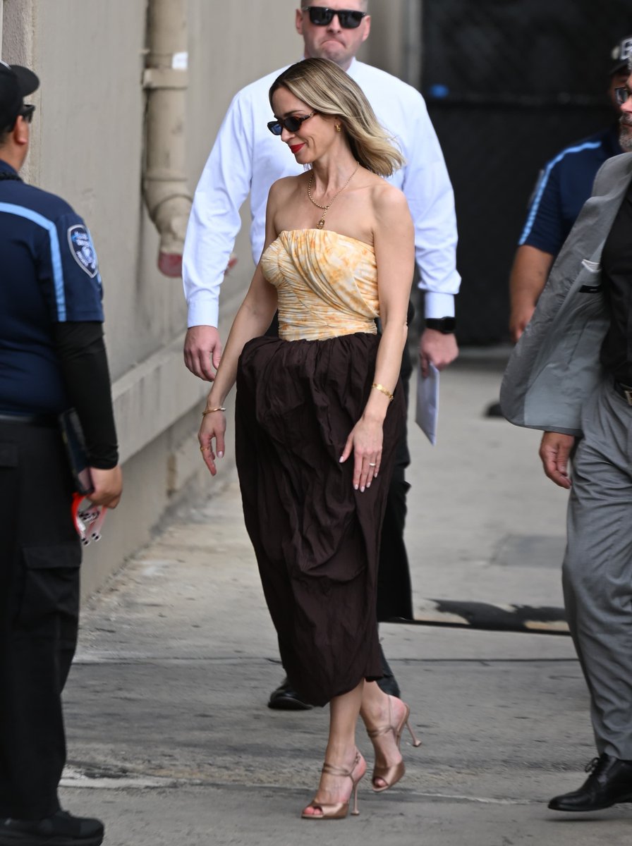 Emily Blunt Files 👽 tweet media