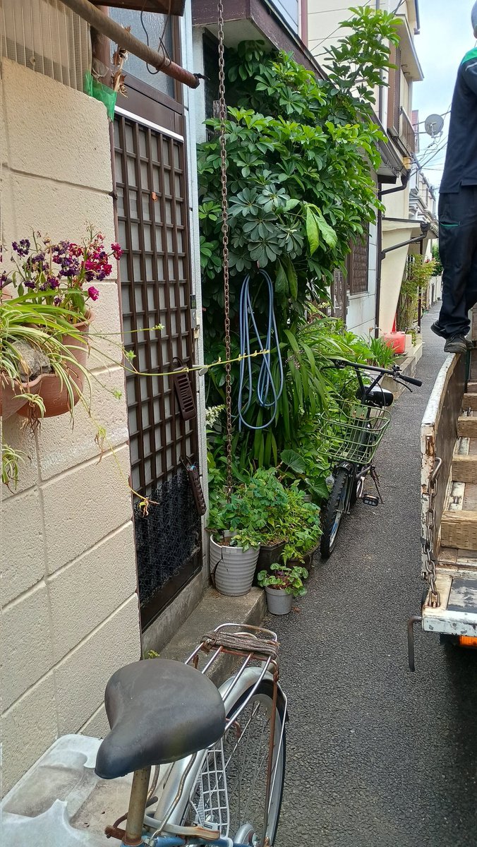 kei23331's tweet photo. アイダ設計さん何度も、言いますがドア塞がないで下さい迷惑です https://t.co/AFVFK0vA0z