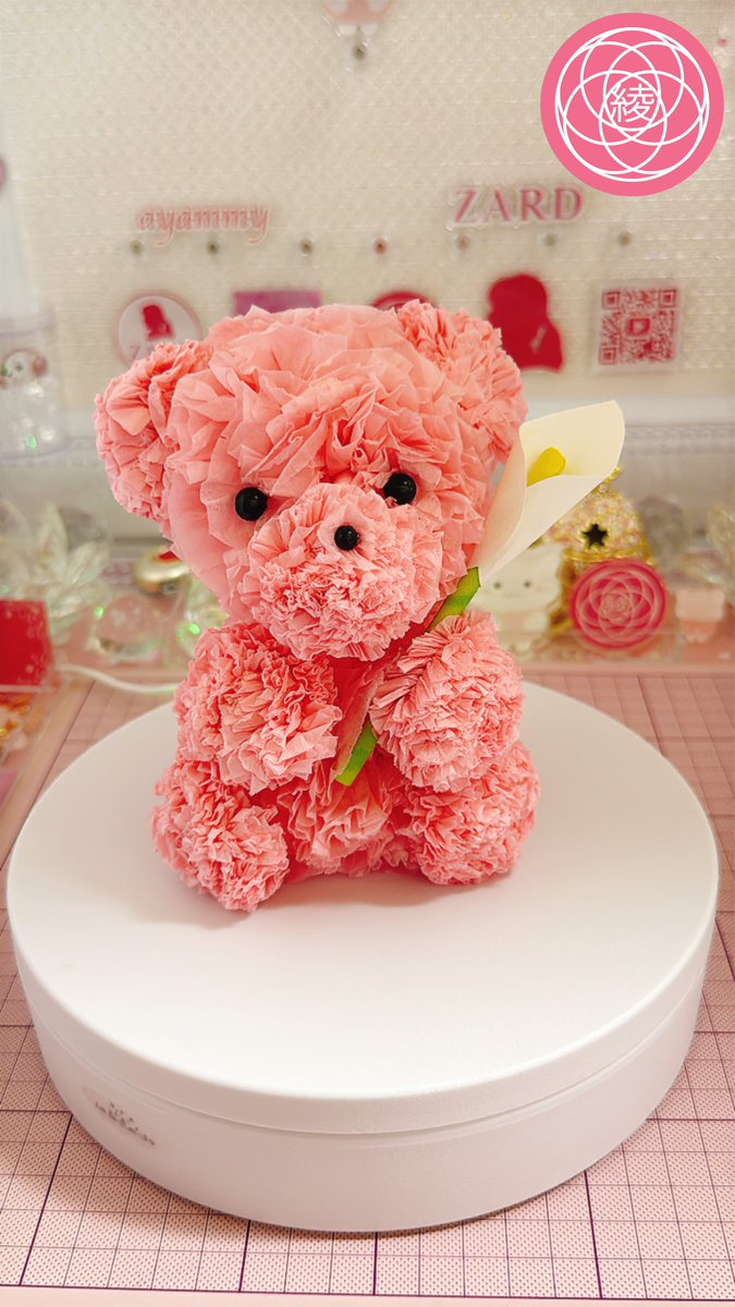 ayazard's tweet photo. #ZARD #坂井泉水 さんご命日の献花のお花のくまをハンドメイド🌸🧸ぼんやりしていてグルーガンでガチ火傷しましたが無事完成しました💖動画は制作工程、持ち運び透明ラッピング、ZARDシール、ZARDヘアピン、ZARD透明バッグです☺️献花に行かれる方はぜひ見つけてくださいね🥰
https://t.co/xOQQswKbGW https://t.co/OGDa8U4XEj