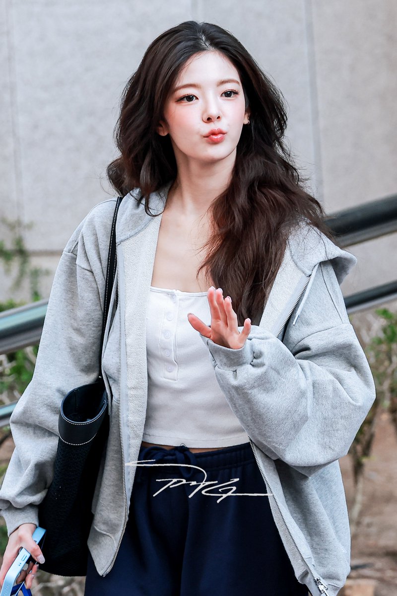 pjg920's tweet photo. 260522 뮤직뱅크 퇴근
#ITZY #있지 #LIA #리아 @ITZYofficial https://t.co/RrR9m0pqhi