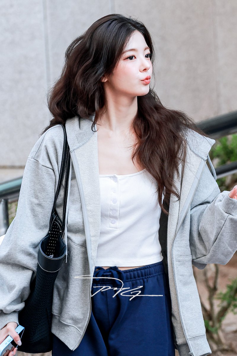pjg920's tweet photo. 260522 뮤직뱅크 퇴근
#ITZY #있지 #LIA #리아 @ITZYofficial https://t.co/RrR9m0pqhi