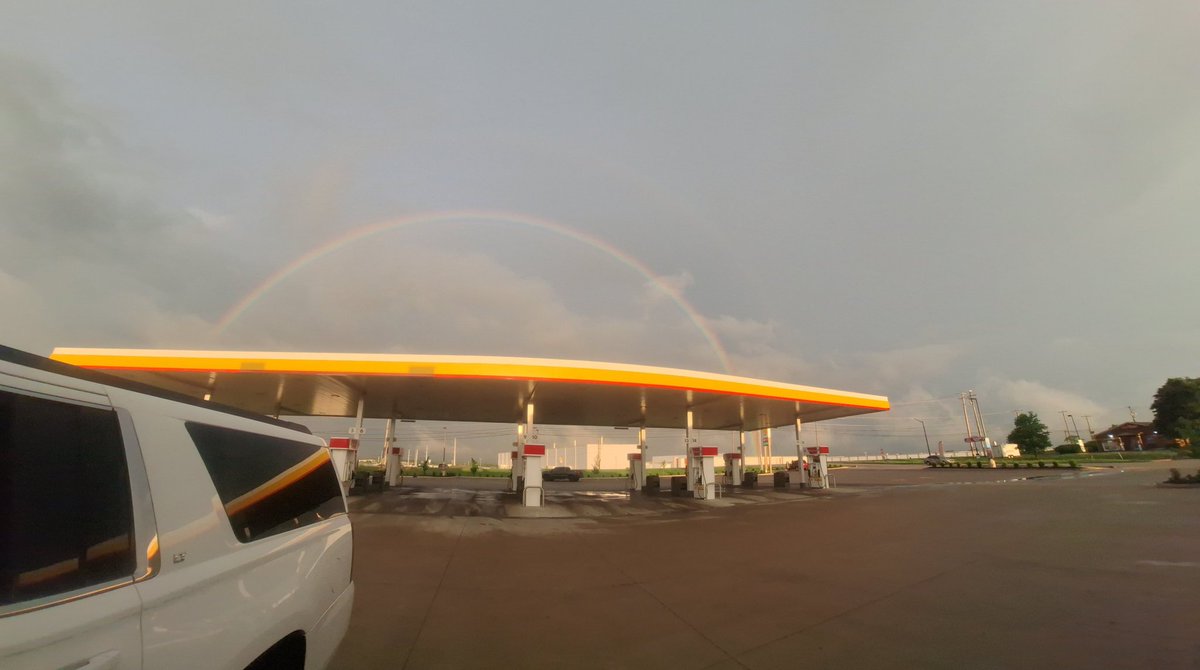 lilrex1984's tweet photo. @ryanhallyall Shelbyville ky double rainbow! https://t.co/JuYMaitsCX