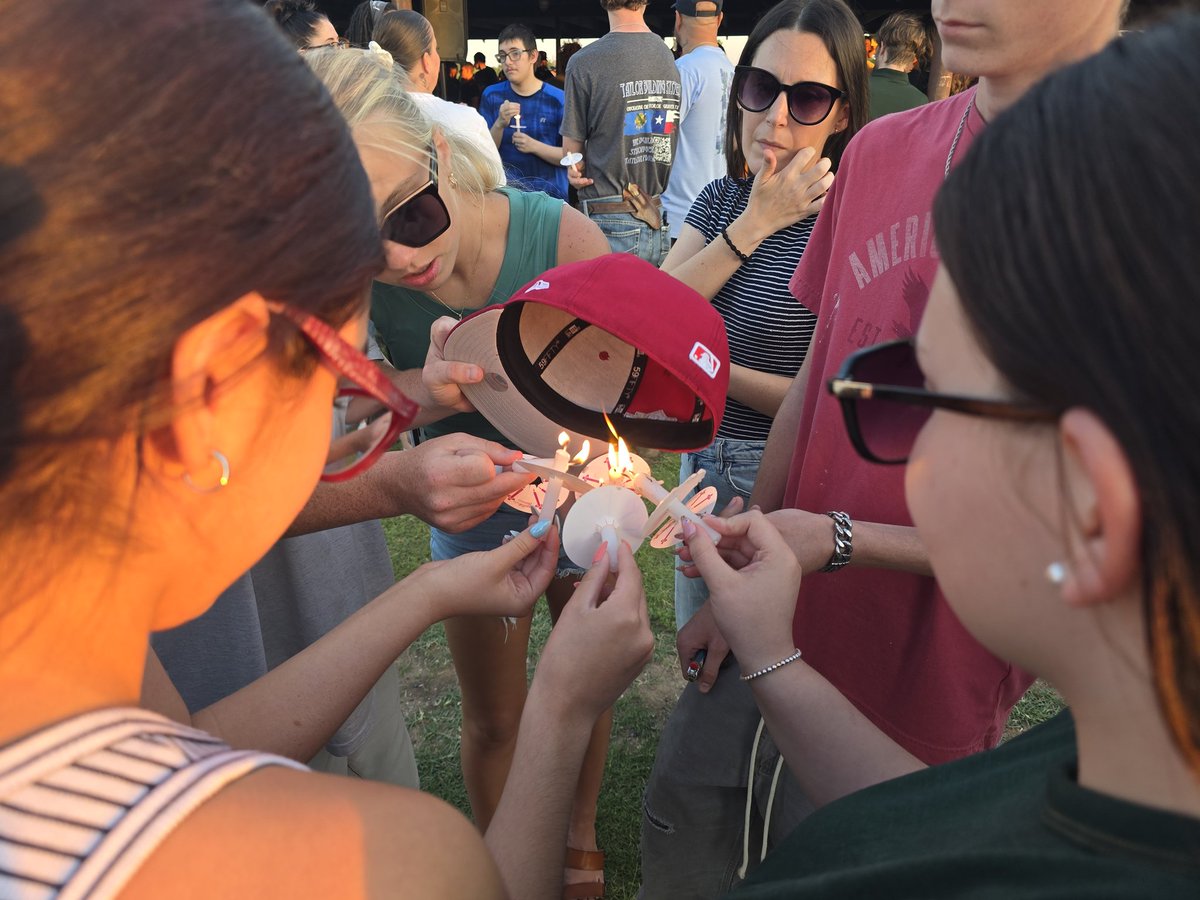 ERTribune's tweet photo. More than 750 attended a candlelight vigil for El Reno teenagers Quincy Jones, Brad Palmer and Haliegh Salazar and their friend Kiercy Hickson from Stillwater. The four lost their lives after being hit by a wrong-way driver on I-40. (El Reno Tribune Photographer/Glen Miller) https://t.co/DBJqZoJboP