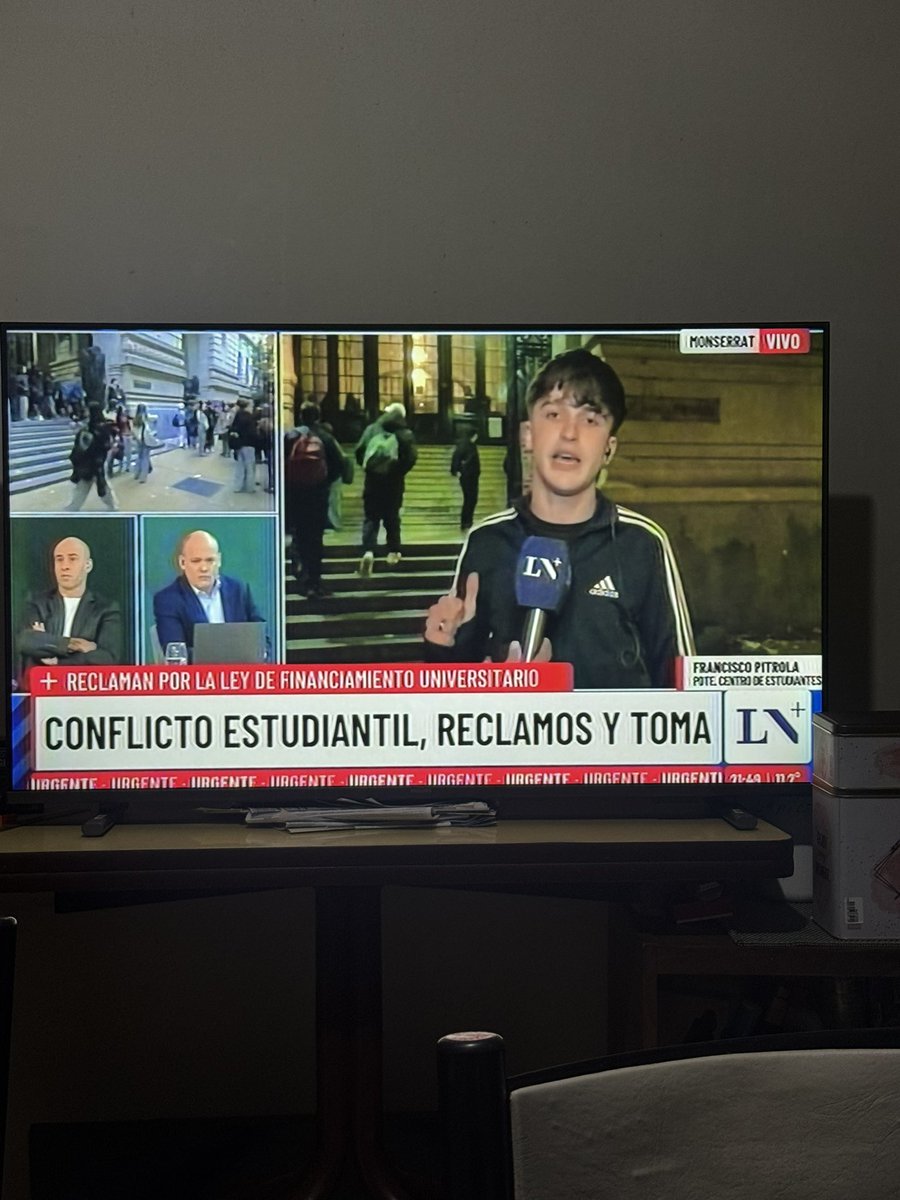juannim's tweet photo. Pero quien esté para tomar la universidad? 
No lo entiendo. https://t.co/K44SMTRILQ