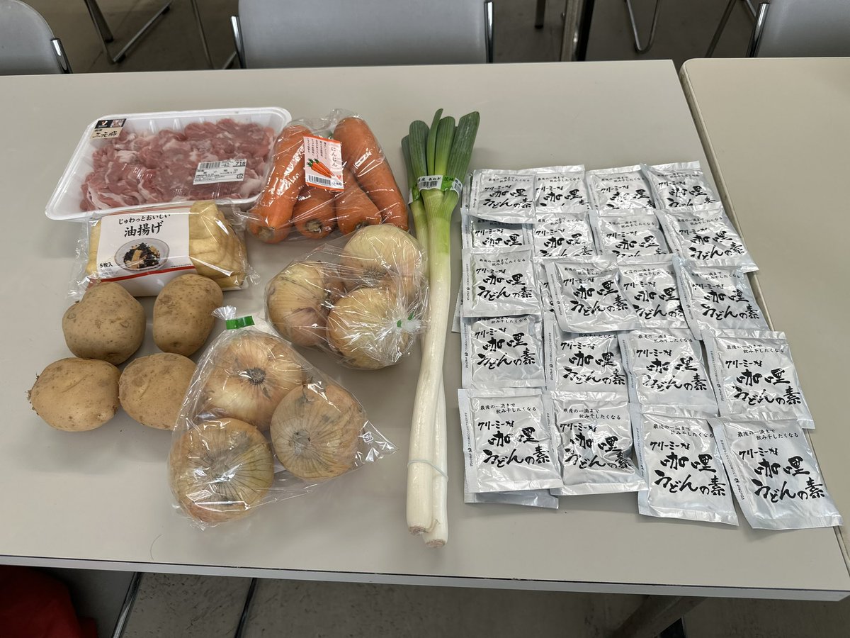 misawa_men's tweet photo. おはようございます。#見澤食品 です。
これから賄いを作ります。本日の食材です。

#賄い #カレーうどん https://t.co/OZ3qlL4NaH