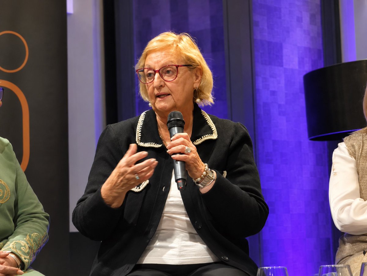 gloriasaravista's tweet photo. En el Club de Ejecutivos Piso 40 participamos en el foro “Mujeres y poder real” reafirmando una convicción, la paridad no es una consigna, es una condición para una democracia más justa y representativa. Promover espacios de liderazgo femenino es impulsar decisiones con más voces, más democracia y más igualdad.

Gracias @LourdesRapalin