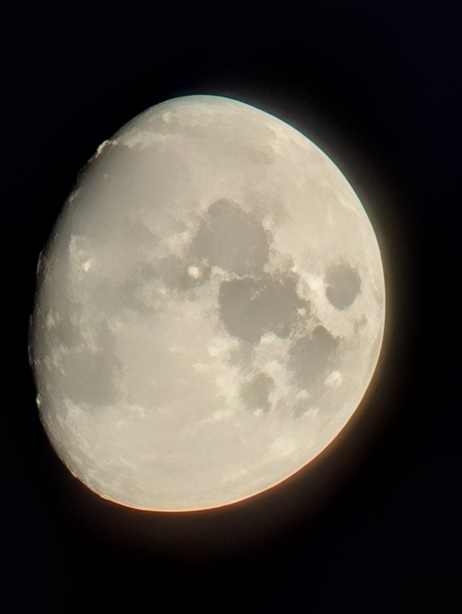 14DomRyan's tweet photo. With it being so hot and struggling to sleep I went for a walk up on Stockbridge Down tonight on the way home from work and got (what I think) are some great shots of the moon. The new camera on this phone is impressive! https://t.co/3T5mdu9kZM