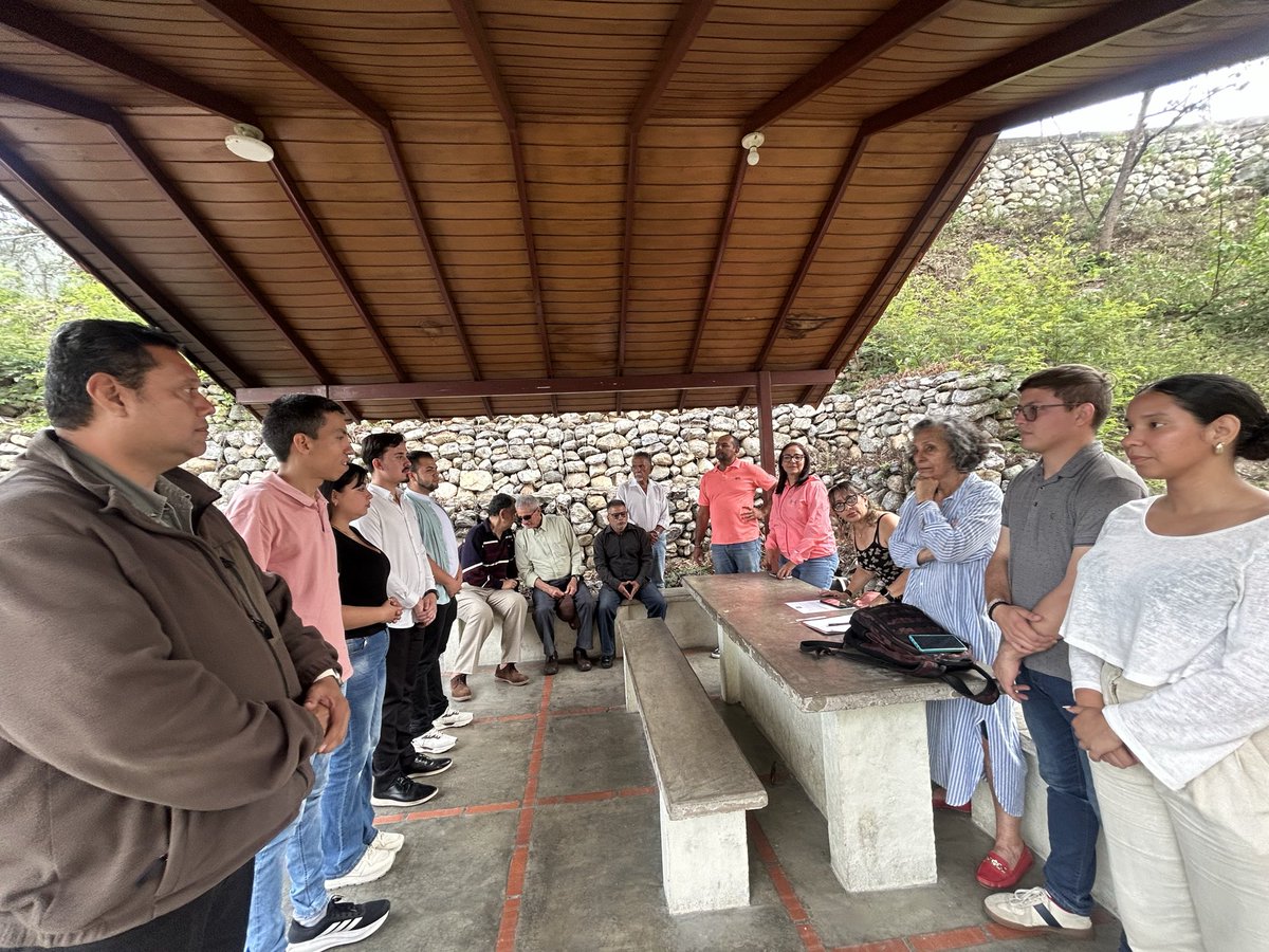 YanfriContrera1's tweet photo. Nuestra Juventud sigue creciendo, Felicitamos al nuevo Secretario Juvenil del Municipio Campo Elías José Barón,
a la nueva Secretaria de Organización Juvenil María José Muñoz, a Diego Albornoz nuevo Secretario Político y Romer Huérfano nuevo Secretario de Profesionales y Técnicos https://t.co/GjIr64RnwN