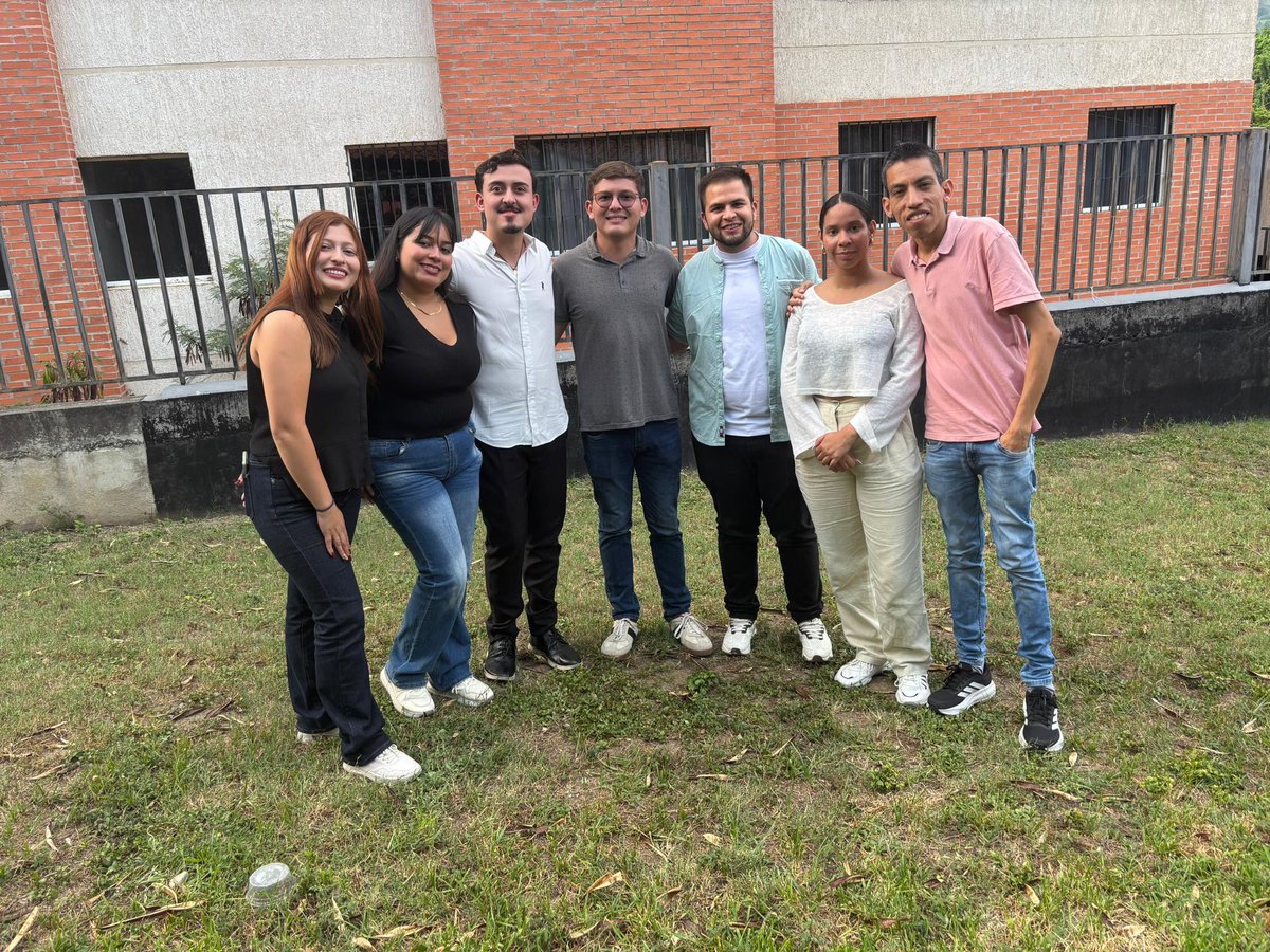 YanfriContrera1's tweet photo. Nuestra Juventud sigue creciendo, Felicitamos al nuevo Secretario Juvenil del Municipio Campo Elías José Barón,
a la nueva Secretaria de Organización Juvenil María José Muñoz, a Diego Albornoz nuevo Secretario Político y Romer Huérfano nuevo Secretario de Profesionales y Técnicos https://t.co/GjIr64RnwN