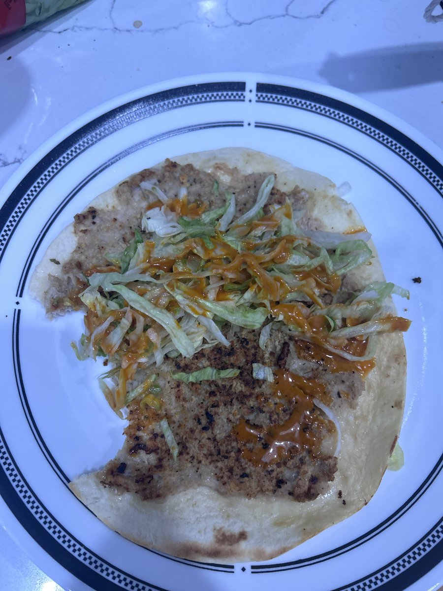 GerryLesterJr's tweet photo. Post MDW feels and a smashed buffalo chicken taco. https://t.co/RfIMNvkjfC