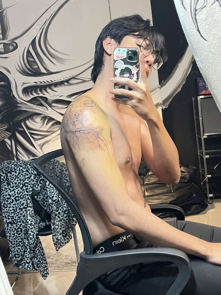 dekswii's tweet photo. 183 ขาจีราฟ https://t.co/GNeZ5oLDgW
