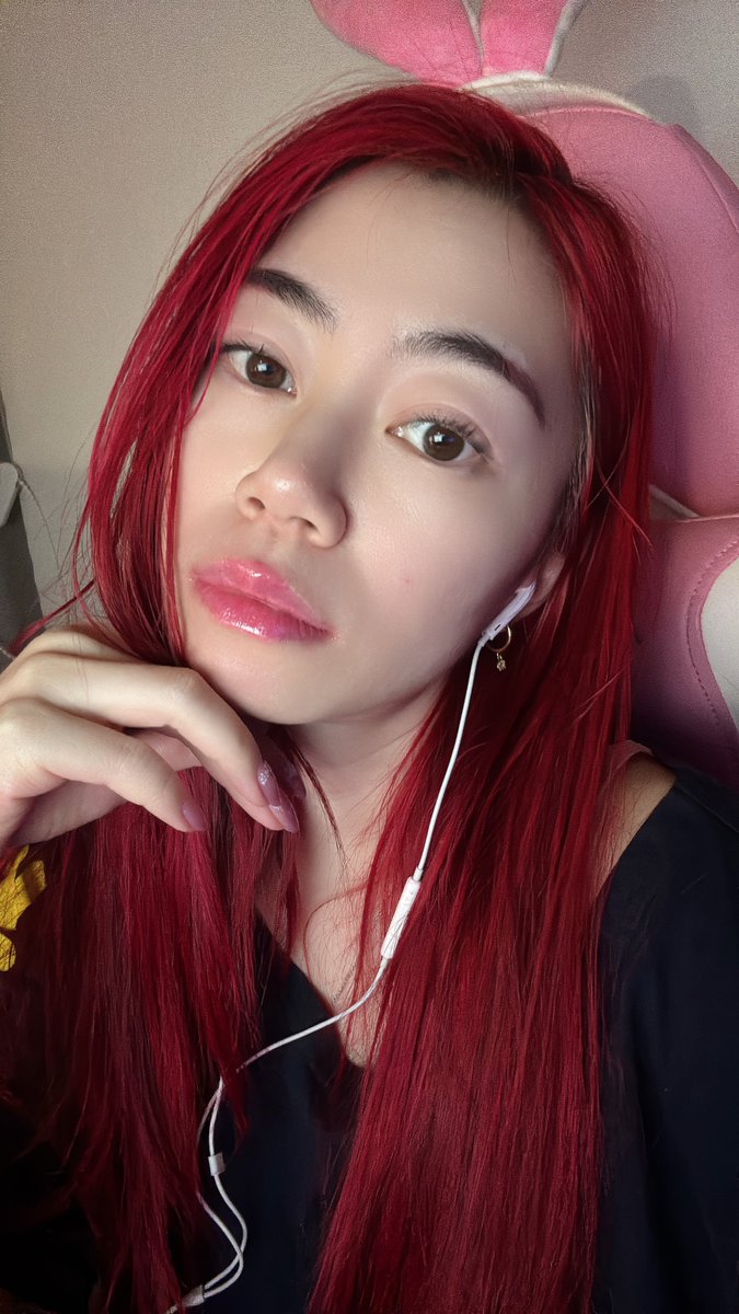 SeriGoddess's tweet photo. Here’s to waking up prettier everyday https://t.co/d58Cp37LYP